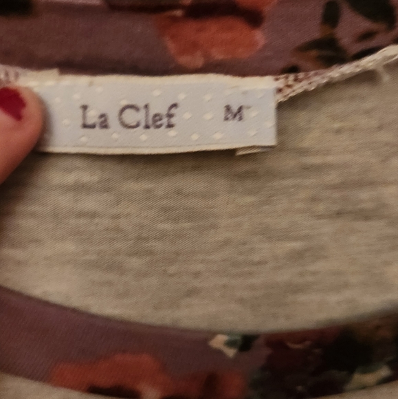 LaClef Floral Ruched Longsleeve - Picture 4 of 4